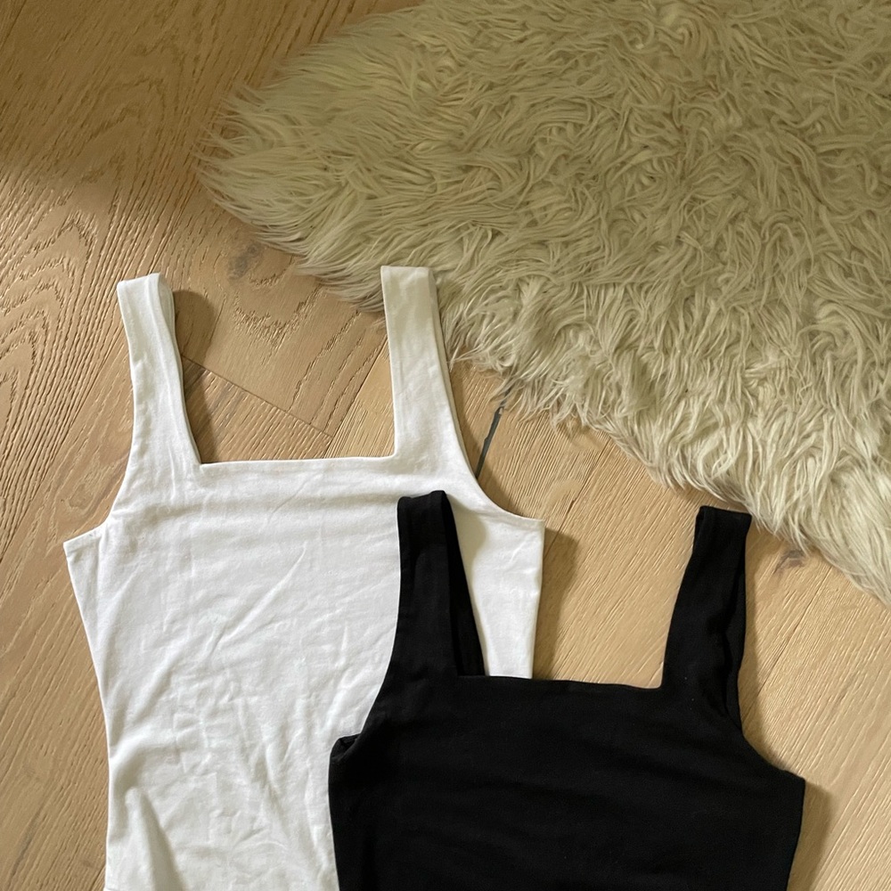 Elegant sleeveless bodysuit. White and Black.